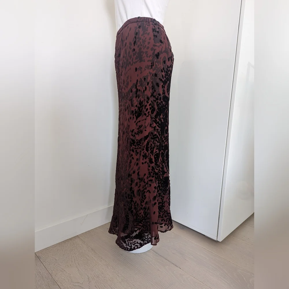 Vintage '90s Abstract Maroon/Burgundy Burn Out Velvet Skirt; Size S - Picture 8 of 9